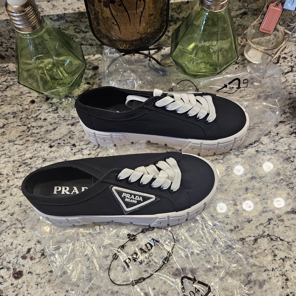 Black Women's Luxury Platform Sneakers Size 9 - Picture 2 of 4